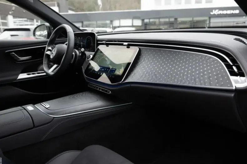 Mercedes-Benz E 300 (Clasa E) din 2025 cu 8.685 km - oferta MER197640 - foto 3