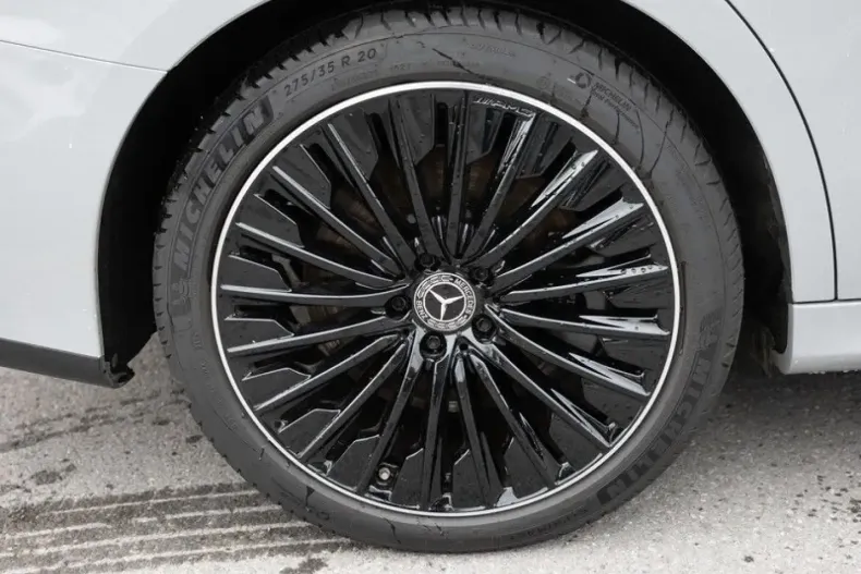 Mercedes-Benz E 300 (Clasa E) din 2025 cu 8.685 km - oferta MER197640 - foto 6