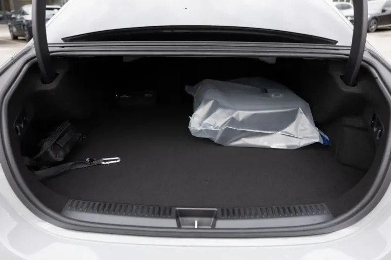 Mercedes-Benz E 300 (Clasa E) din 2025 cu 8.685 km - oferta MER197640 - foto 7