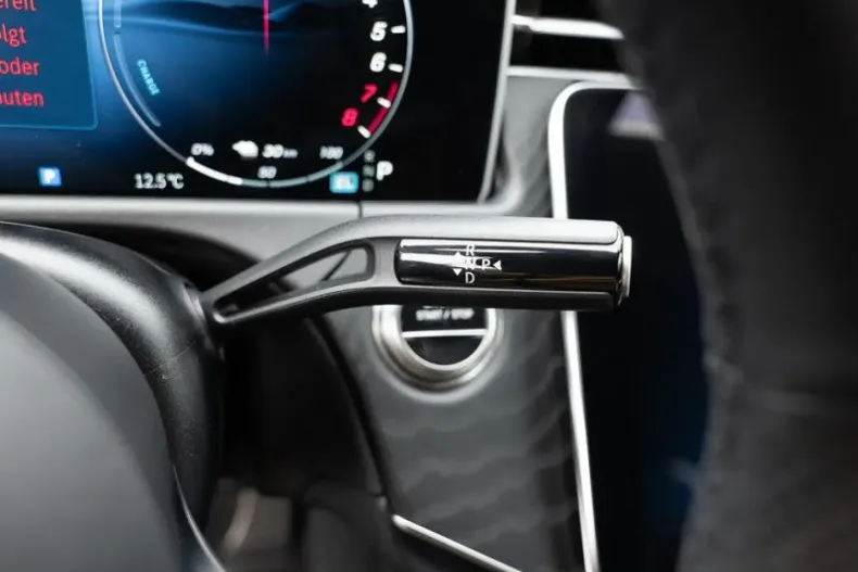 Mercedes-Benz E 300 (Clasa E) din 2025 cu 8.685 km - oferta MER197640 - foto 17