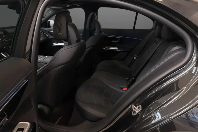 Mercedes-Benz E 300 (Clasa E) din 2025 cu 8.607 km - oferta MER197641 - foto 8