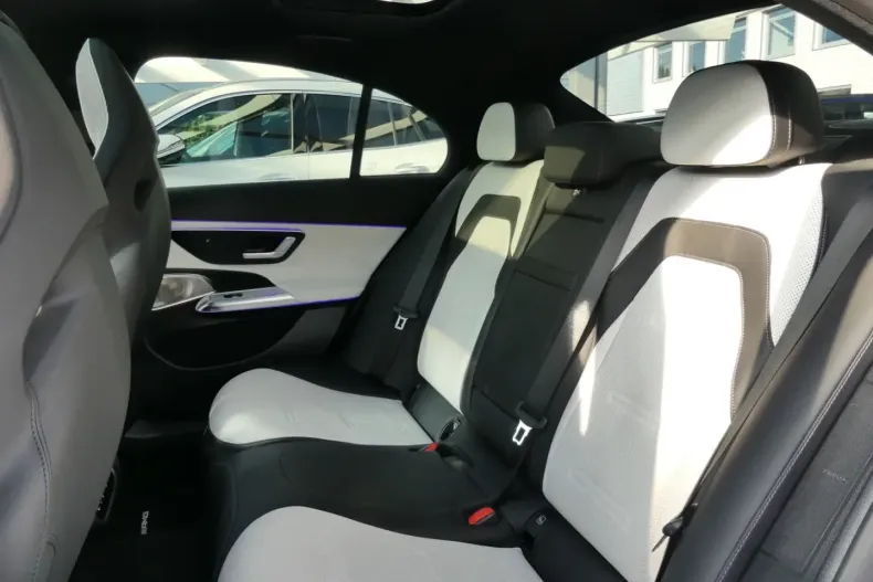 Mercedes-Benz E 53 AMG (Clasa E) din 2025 cu 10.200 km - oferta MER197643 - foto 10