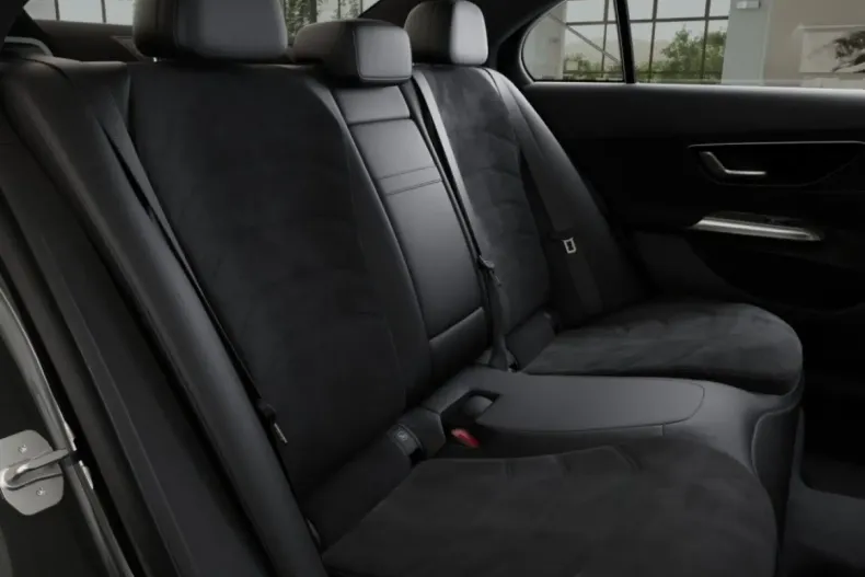 Mercedes-Benz E 220 (Clasa E) din 2025 cu 10.000 km - oferta MER197656 - foto 13