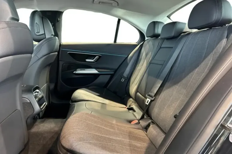 Mercedes-Benz E 200 (Clasa E) din 2025 cu 11.682 km - oferta MER197659 - foto 8