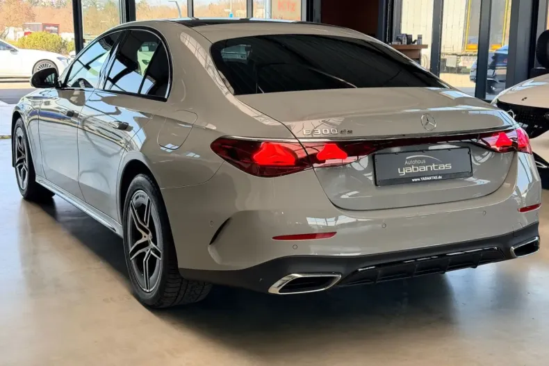 Mercedes-Benz E 300 (Clasa E) din 2025 cu 10.600 km - oferta MER197661 - foto 4