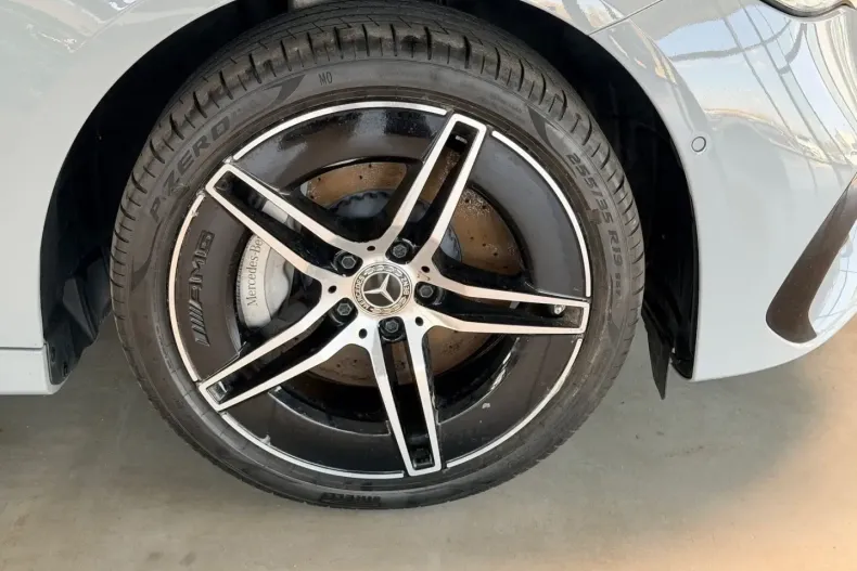 Mercedes-Benz E 300 (Clasa E) din 2025 cu 10.600 km - oferta MER197661 - foto 21