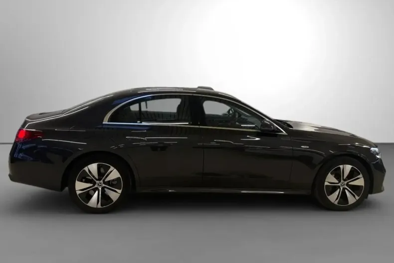 Mercedes-Benz E 300 (Clasa E) din 2025 cu 3.900 km - oferta MER197679 - foto 9