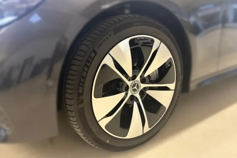 Mercedes-Benz E 300 (Clasa E) din 2025 cu 3.900 km - oferta MER197679 - foto 11