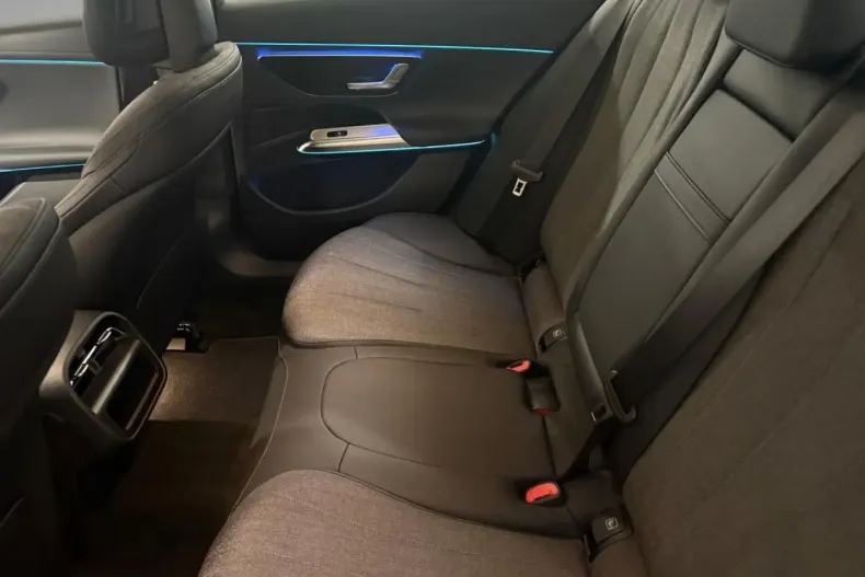 Mercedes-Benz E 300 (Clasa E) din 2025 cu 3.900 km - oferta MER197679 - foto 17