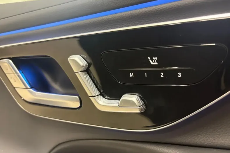 Mercedes-Benz E 300 (Clasa E) din 2025 cu 3.900 km - oferta MER197679 - foto 22