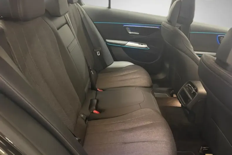 Mercedes-Benz E 300 (Clasa E) din 2025 cu 3.900 km - oferta MER197679 - foto 24