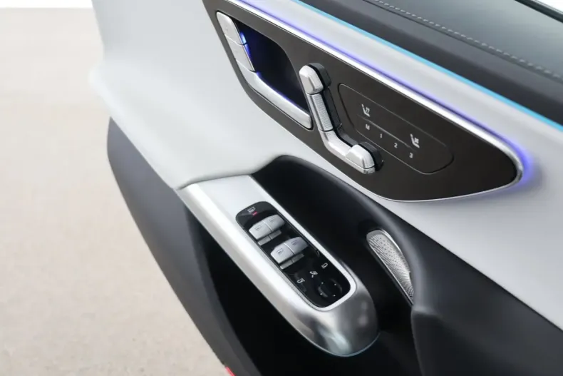 Mercedes-Benz E 220 (Clasa E) din 2025 cu 11.254 km - oferta MER197680 - foto 16