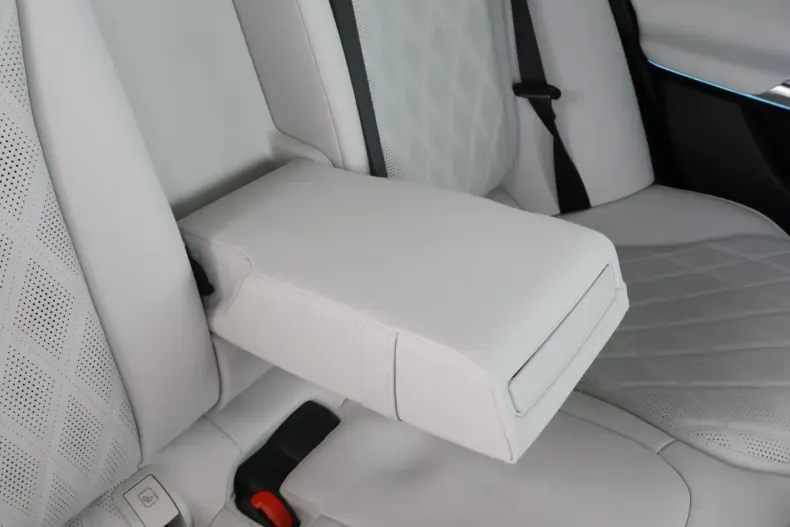 Mercedes-Benz E 220 (Clasa E) din 2025 cu 11.254 km - oferta MER197680 - foto 21