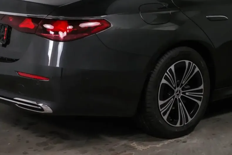 Mercedes-Benz E 220 (Clasa E) din 2025 cu 7.031 km - oferta MER197682 - foto 3