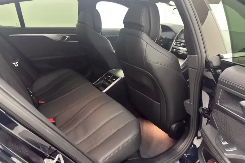 BMW M850 (Seria 8) din 2021 cu 41.889 km - oferta BMW197683 - foto 14