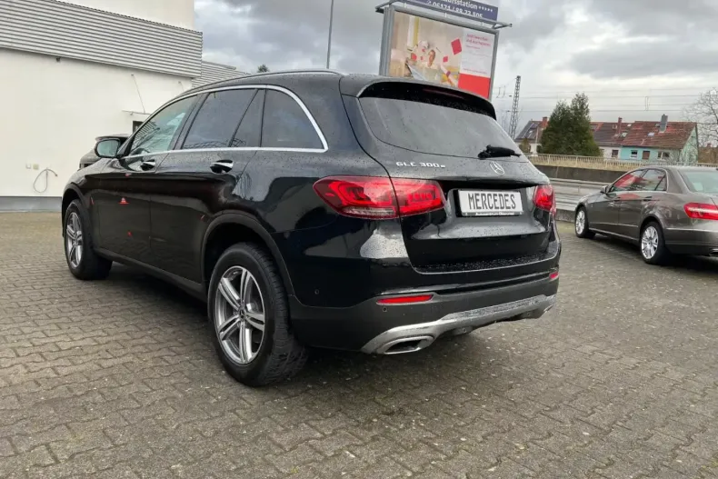 Mercedes-Benz GLC 300 (Clasa GLC) din 2022 cu 79.800 km - oferta MER197686 - foto 5