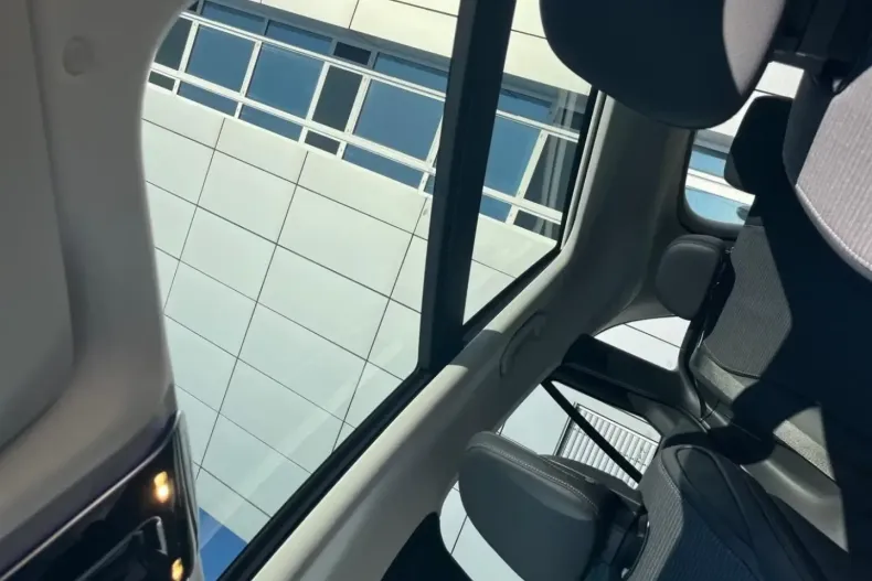 Mercedes-Benz GLC 220 (Clasa GLC) din 2025 cu 10.000 km - oferta MER197696 - foto 8