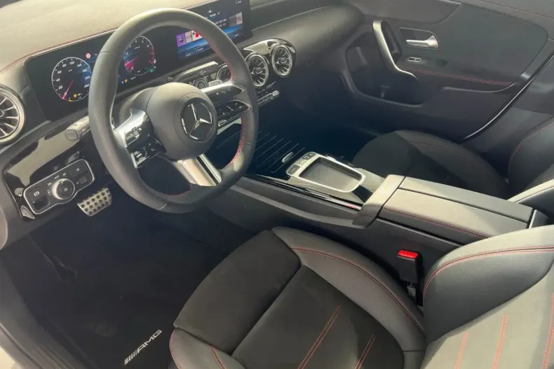 Mercedes-Benz CLA 200 (Clasa CLA) din 2025 cu 16.802 km - oferta MER197705 - foto 14