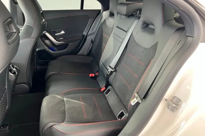 Mercedes-Benz CLA 200 (Clasa CLA) din 2025 cu 16.802 km - oferta MER197705 - foto 27