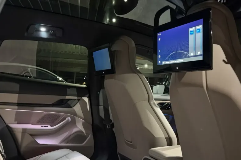 Porsche Taycan din 2023 cu 30.000 km - oferta POR197754 - foto 1