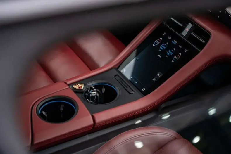 Porsche Taycan din 2023 cu 68.178 km - oferta POR197755 - foto 13