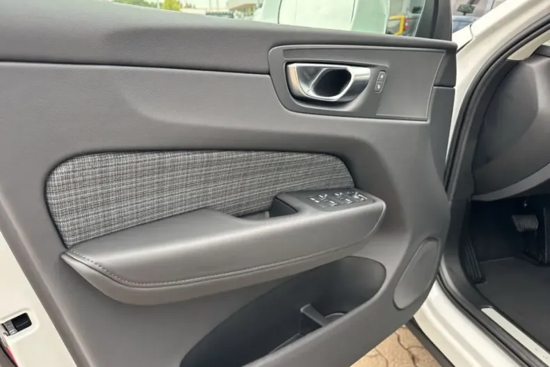 Volvo XC60 din 2024 cu 12.785 km - oferta VOL197764 - foto 11