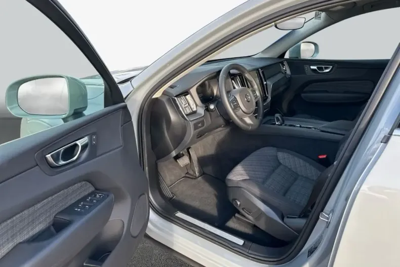 Volvo XC60 din 2024 cu 11.946 km - oferta VOL197765 - foto 6