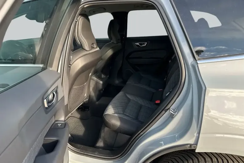 Volvo XC60 din 2024 cu 11.946 km - oferta VOL197765 - foto 7