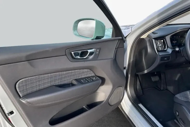 Volvo XC60 din 2024 cu 11.946 km - oferta VOL197765 - foto 12