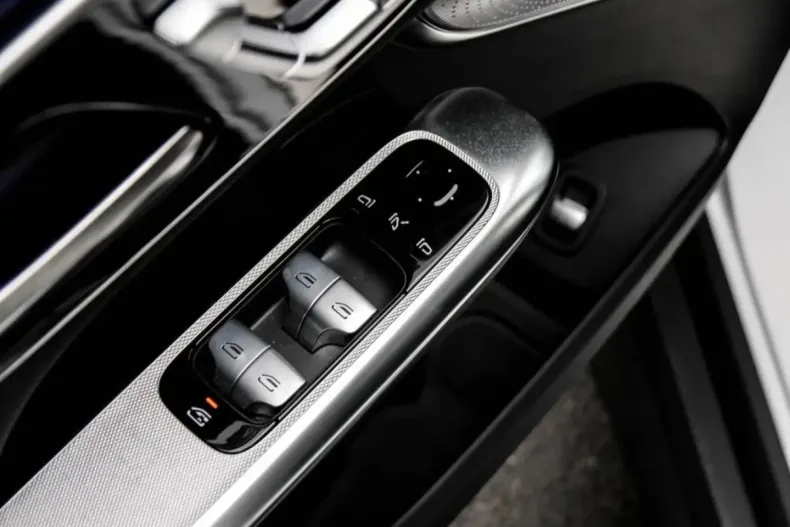 Mercedes-Benz GLC 300 (Clasa GLC) din 2024 cu 8.645 km - oferta MER197770 - foto 14