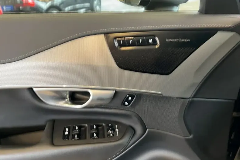 Volvo XC90 din 2024 cu 28.616 km - oferta VOL197799 - foto 16