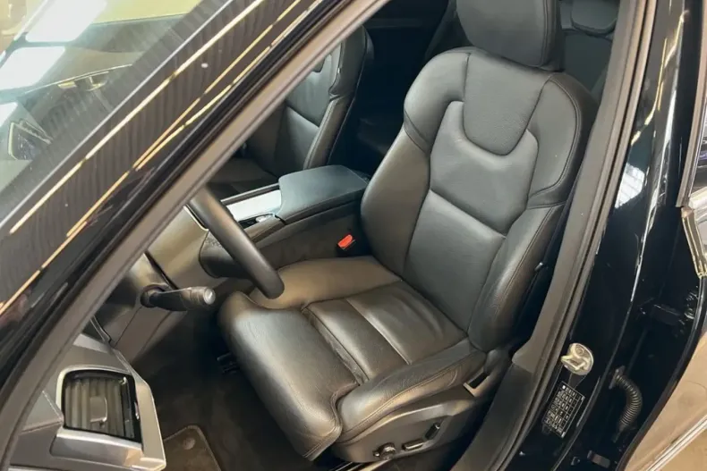 Volvo XC90 din 2024 cu 28.616 km - oferta VOL197799 - foto 25