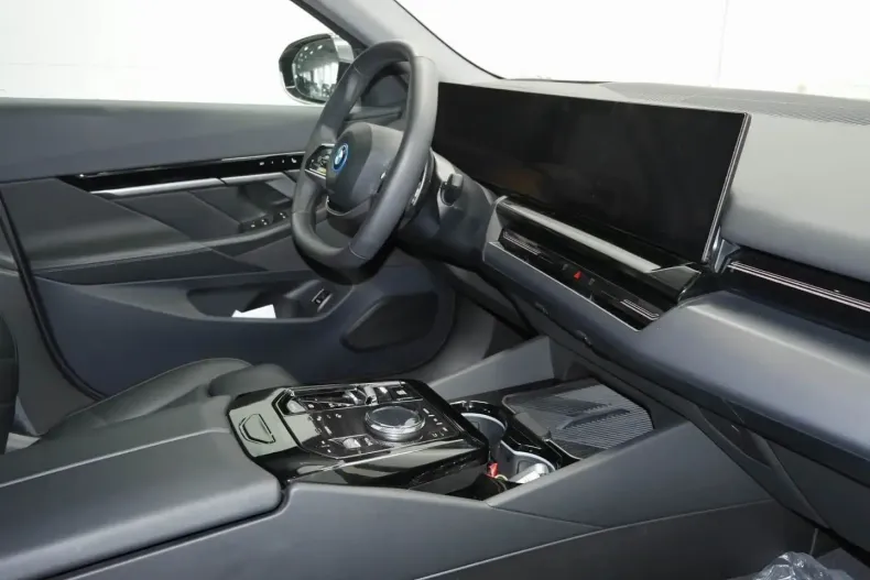 BMW 530 (Seria 5) din 2024 cu 23.415 km - oferta BMW197801 - foto 3