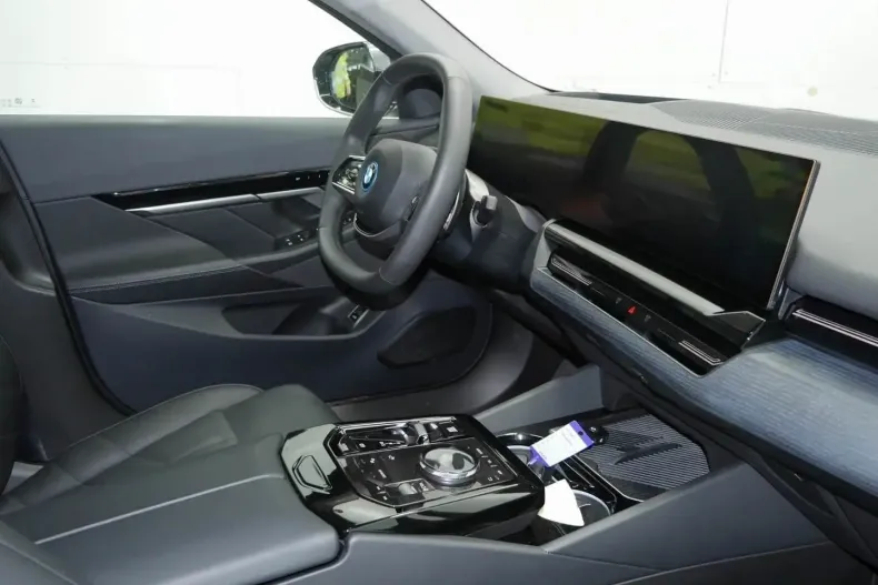 BMW 530 (Seria 5) din 2024 cu 17.198 km - oferta BMW197802 - foto 5