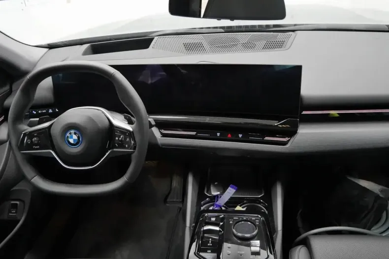 BMW 530 (Seria 5) din 2024 cu 17.198 km - oferta BMW197802 - foto 6