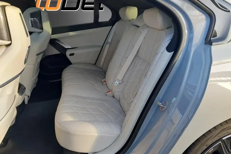 BMW M760e (Seria 7) din 2023 cu 62.800 km - oferta BMW197918 - foto 13