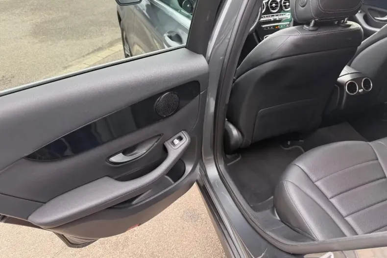 Mercedes-Benz GLC 200 (Clasa GLC) din 2022 cu 86.923 km - oferta MER197951 - foto 9