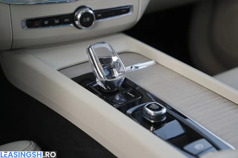 Volvo XC60 din 2022 cu 85.450 km - oferta VOL197984 - foto 29