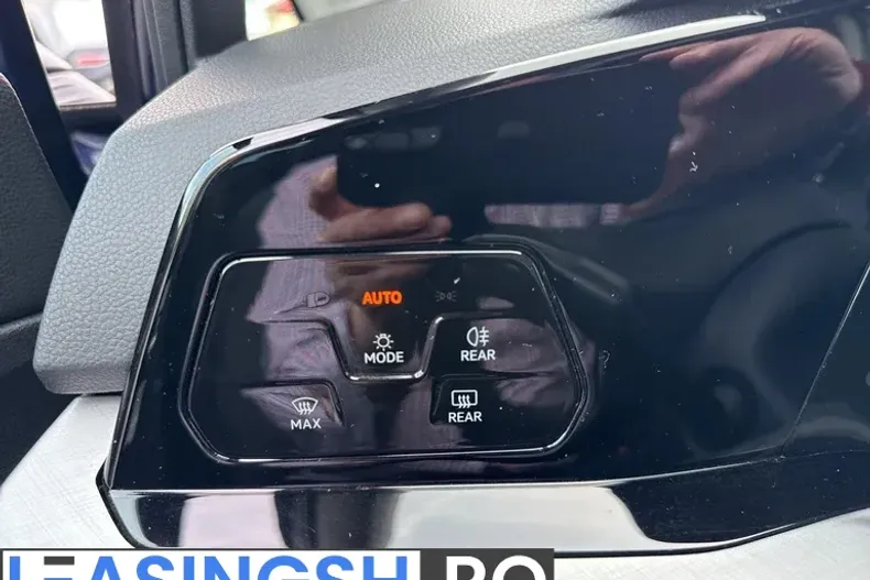 Volkswagen Golf din 2024 cu 51.621 km - oferta VOL198021 - foto 26