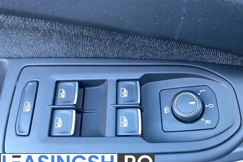 Volkswagen Golf din 2024 cu 50.953 km - oferta VOL198022 - foto 29