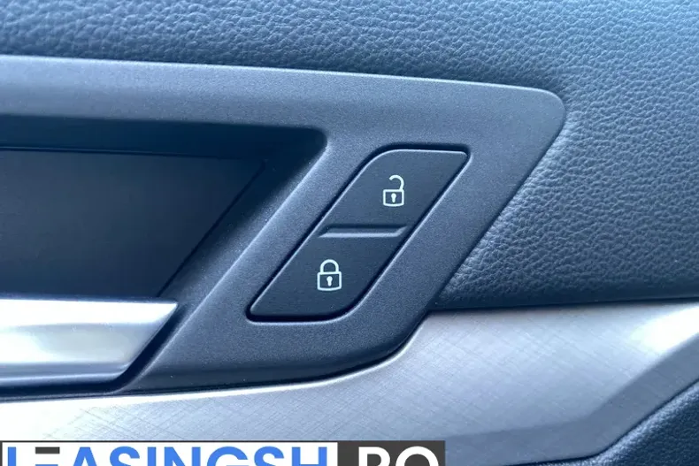 Volkswagen Golf din 2024 cu 50.953 km - oferta VOL198022 - foto 31