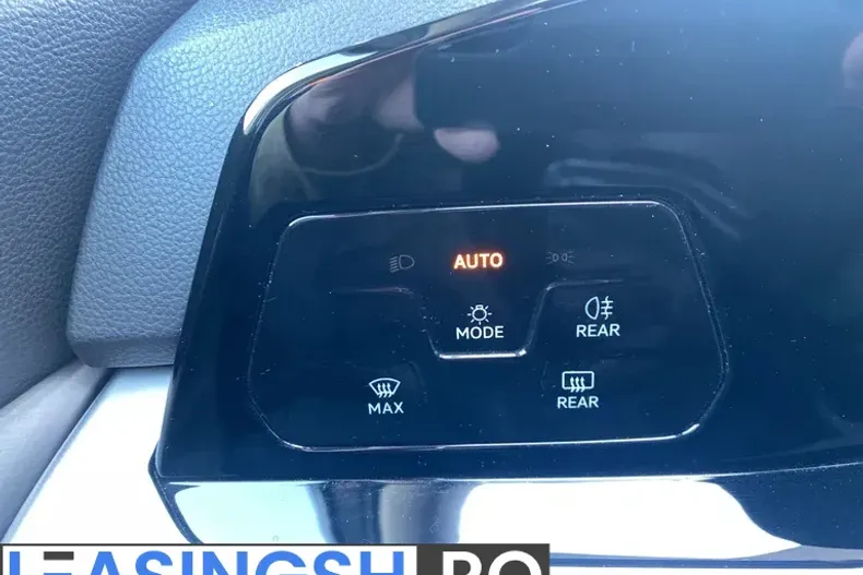 Volkswagen Golf din 2024 cu 50.953 km - oferta VOL198022 - foto 32