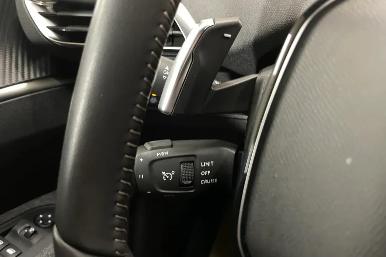 Peugeot 3008 din 2023 cu 96.378 km - oferta PEU198056 - foto 25