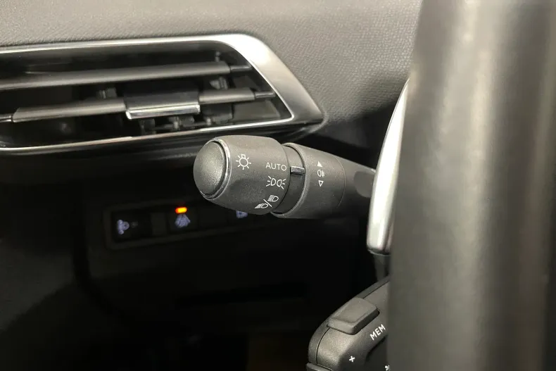 Peugeot 3008 din 2023 cu 96.378 km - oferta PEU198056 - foto 26