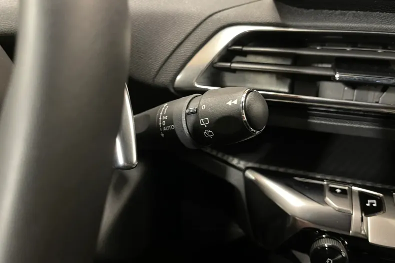 Peugeot 3008 din 2023 cu 96.378 km - oferta PEU198056 - foto 27