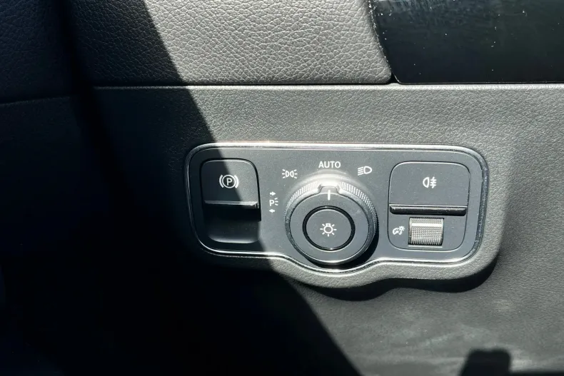 Mercedes-Benz GLA din 2022 cu 47.825 km - oferta MER198148 - foto 19