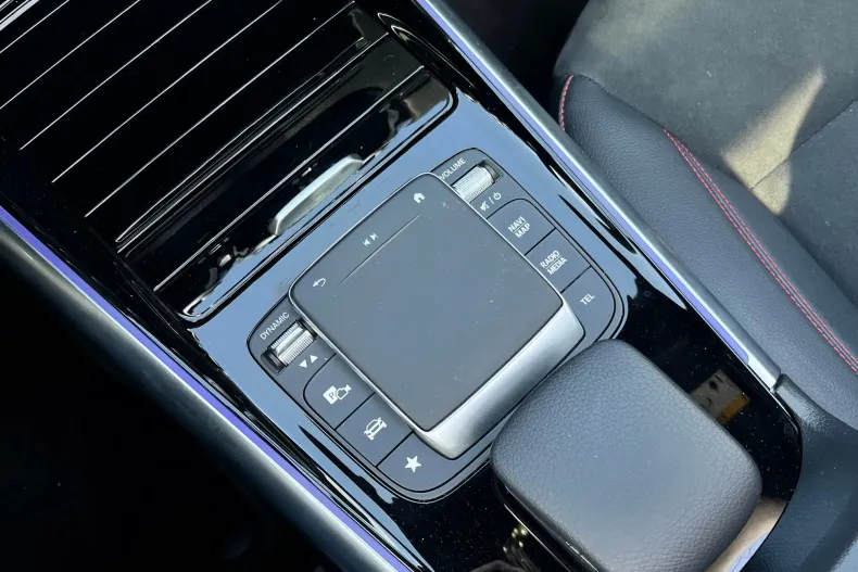 Mercedes-Benz GLA din 2022 cu 47.825 km - oferta MER198148 - foto 21