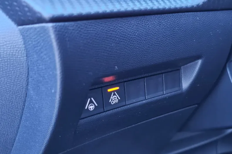 Peugeot 2008 din 2021 cu 159.000 km - oferta PEU198170 - foto 36