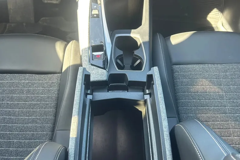 Peugeot 3008 din 2025 cu 30.583 km - oferta PEU198175 - foto 28