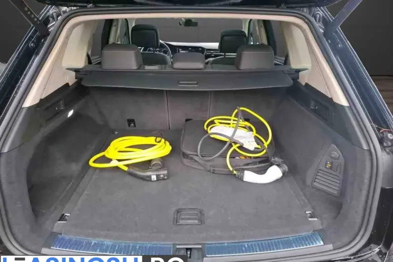 Volkswagen Touareg din 2024 cu 77.645 km - oferta VOL198199 - foto 9